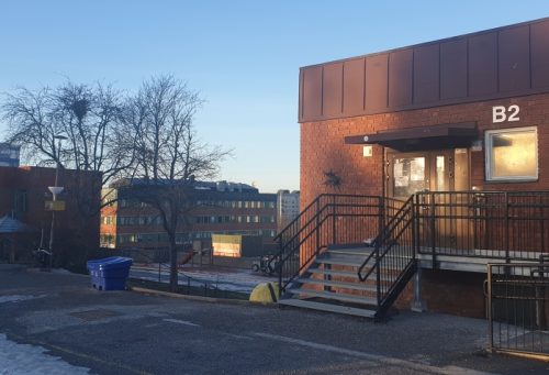 Här tränar vi Aikido, ingång B2 Bredängshallen